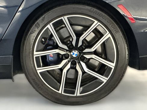 Used 2024 BMW i7 xDrive60 w/ Premium Package image 12