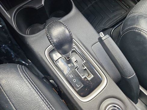 Used 2016 Mitsubishi Outlander GT image 12