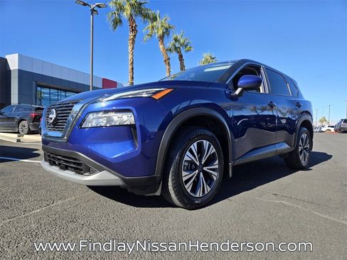 Used 2023 Nissan Rogue SV image 2