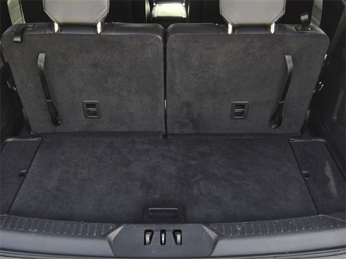 Used 2022 Ford Explorer XLT w/ Equipment Group 202A image 9