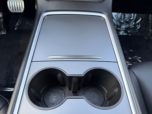 Used 2023 Tesla Model Y Performance AWD/4WD image 21