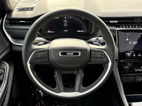 Certified 2025 Jeep Grand Cherokee L Laredo image 21