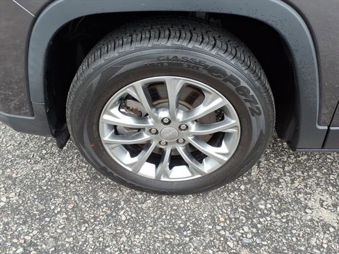 Used 2021 Jeep Cherokee Latitude Plus w/ Sun & Sound Group FWD image 6