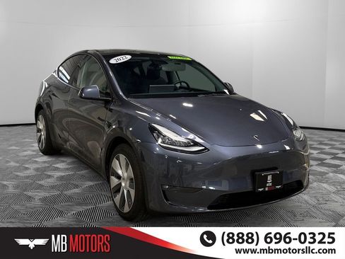 Used 2022 Tesla Model Y Long Range image 1