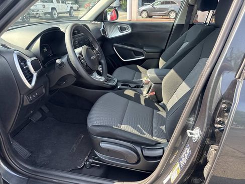 Used 2025 Kia Soul LX FWD image 17