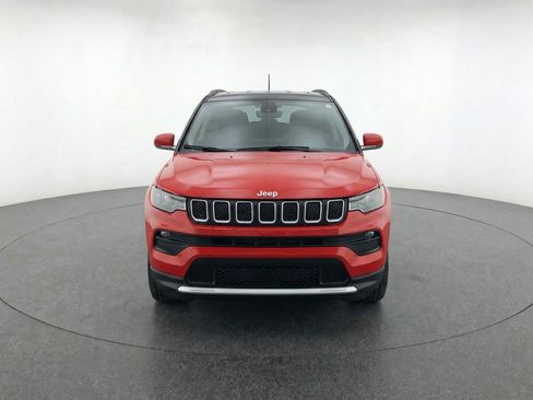 Used 2025 Jeep Compass Limited AWD/4WD image 2