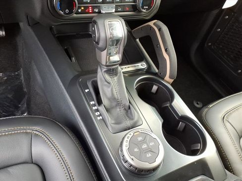 New 2025 Ford Bronco Badlands image 19