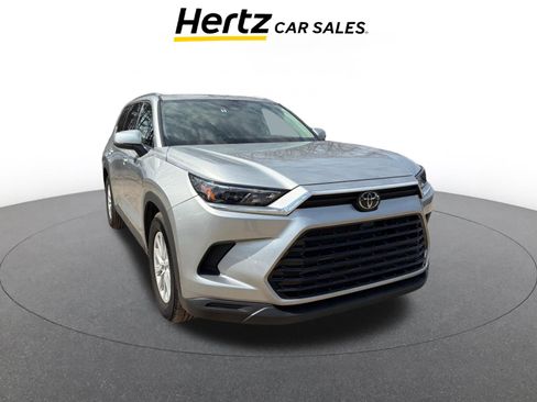 Used 2025 Toyota Grand Highlander XLE image 1