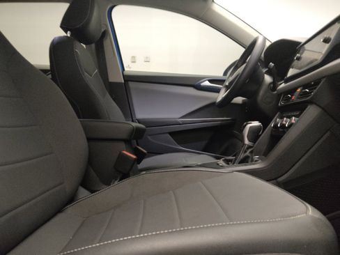 Used 2023 Volkswagen Taos SE w/ Panoramic Sunroof Package FWD image 21