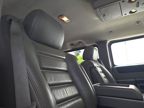 Used 2003 HUMMER H2 w/ Preferred Equipment Group AWD/4WD image 18
