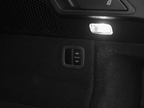 New 2025 Porsche Macan 4S Electric image 20