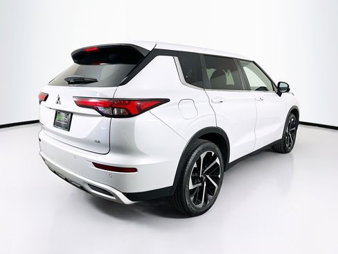 Used 2024 Mitsubishi Outlander SE AWD/4WD image 9