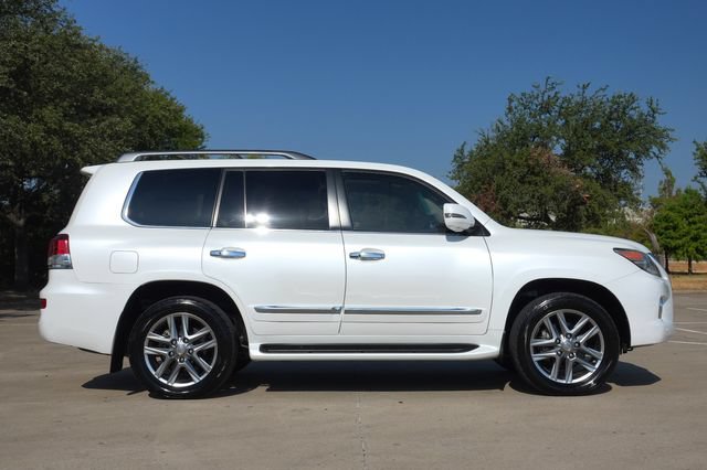 Used 2013 Lexus LX 570 4WD w/ Luxury Pkg w/Pre-crash image 3