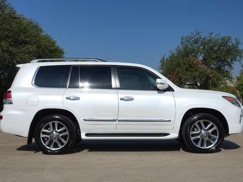 Used 2013 Lexus LX 570 4WD w/ Luxury Pkg w/Pre-crash image 3