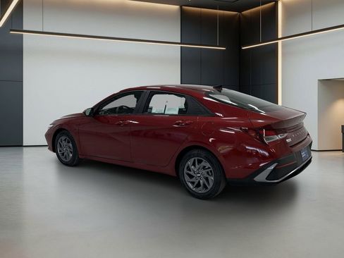 Certified 2024 Hyundai Elantra SEL FWD image 3