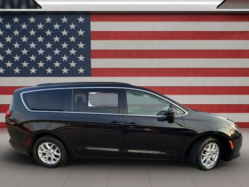 Used 2021 Chrysler Voyager Lxi image 8