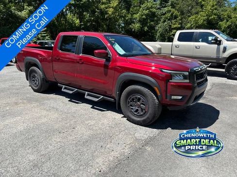 Used 2025 Nissan Frontier PRO-4X AWD/4WD image 3