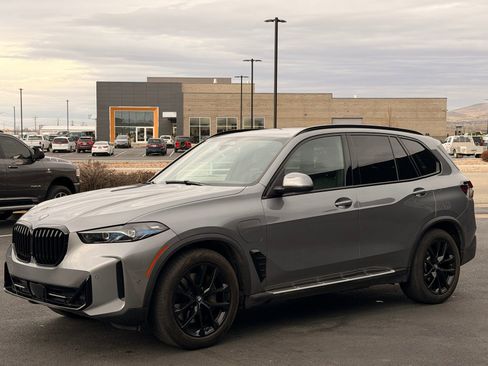 Used 2025 BMW X5 xDrive50e image 6