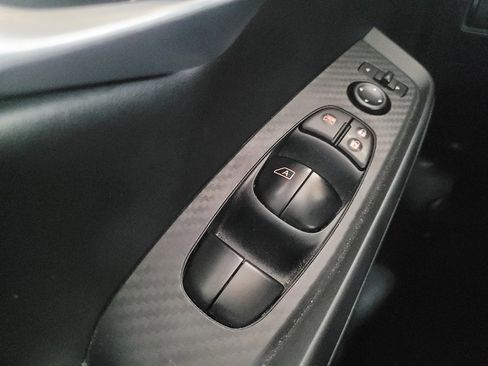 Used 2025 Nissan Sentra SV FWD image 27