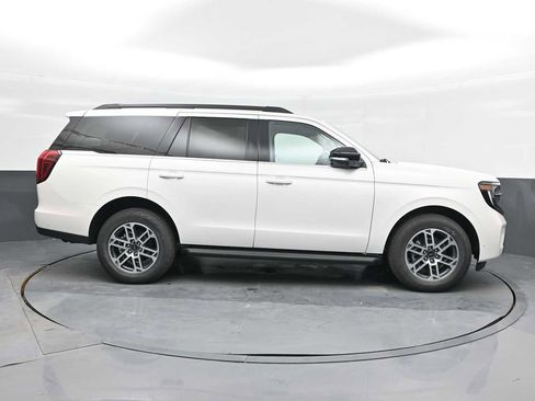 New 2025 Ford Expedition Active image 10