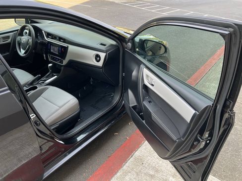 Used 2019 Toyota Corolla LE w/ Carpet Mat Package (TMS) FWD image 9