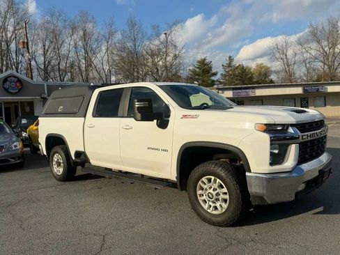 Used 2021 Chevrolet Silverado 2500 LT w/ Convenience Package image 5