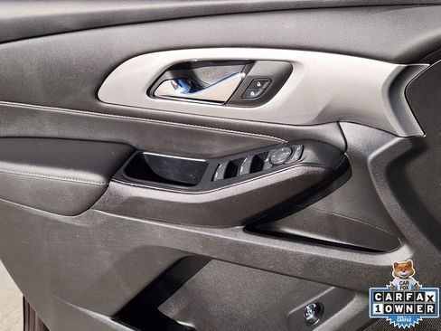 Used 2023 Chevrolet Traverse LT w/ Rear Camera Mirror Package image 28