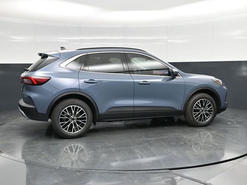 New 2026 Ford Escape SE FWD image 2