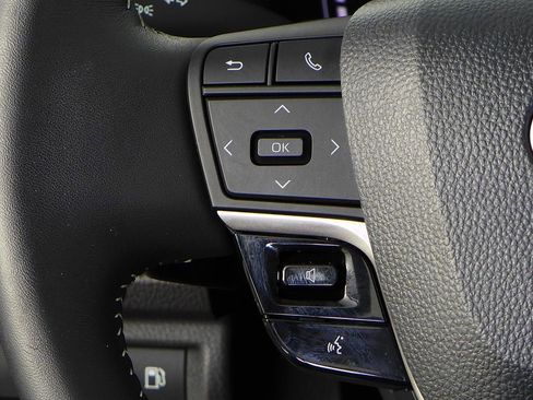 Used 2025 Toyota Camry SE w/ Convenience Package image 29