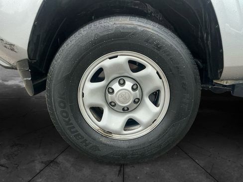 Used 2020 Toyota Tacoma SR w/ SR Convenience Package RWD image 15