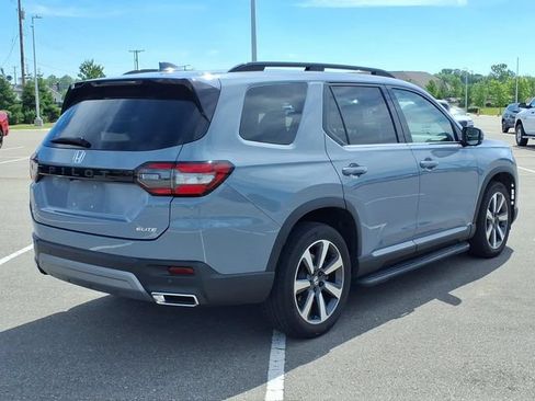 Used 2023 Honda Pilot Elite image 3