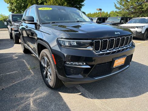 Used 2023 Jeep Grand Cherokee 4WD 4xe image 3