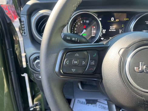 Used 2023 Jeep Wrangler Unlimited AWD/4WD image 17