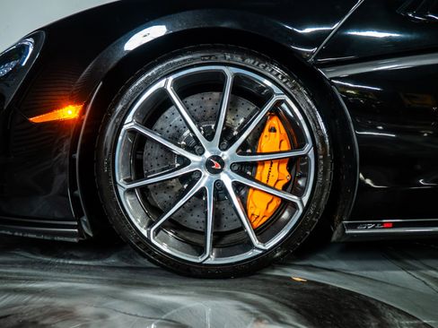 Used 2018 McLaren 570S Spider image 21