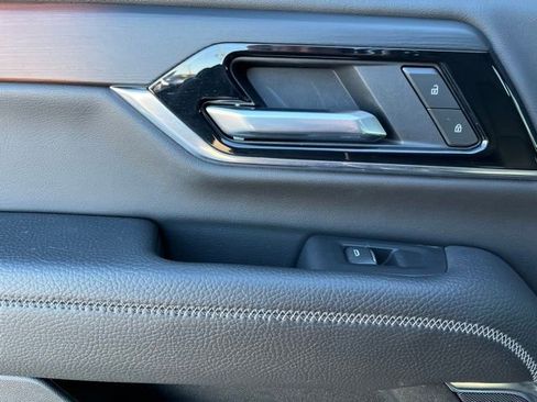 Used 2025 GMC Yukon Denali image 16