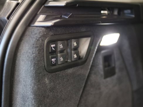 Used 2025 BMW X7 xDrive40i w/ Premium Package AWD/4WD image 8