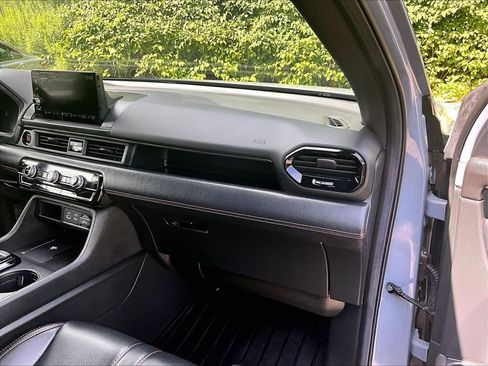 Used 2025 Honda Pilot TrailSport image 13