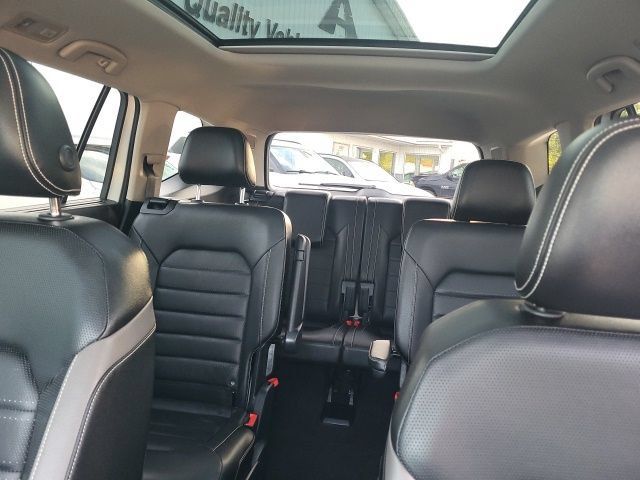 Used 2023 Volkswagen Atlas SEL Premium R-Line AWD/4WD image 7
