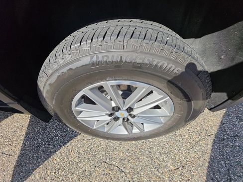 Used 2023 Chevrolet Traverse LT w/ LPO, Floor Liner Package AWD/4WD image 33