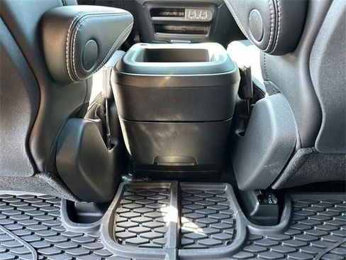 New 2025 Chrysler Pacifica Select image 14