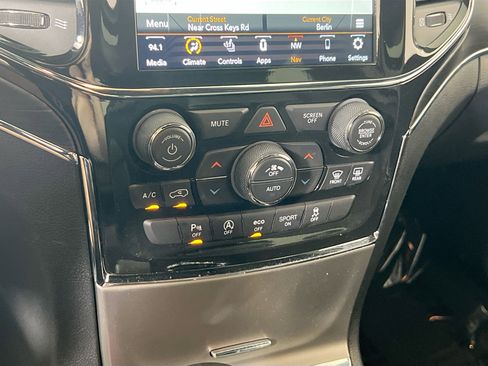 Used 2022 Jeep Grand Cherokee Limited image 15