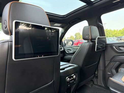 Used 2022 GMC Yukon XL AT4 w/ Technology Package AWD/4WD image 23