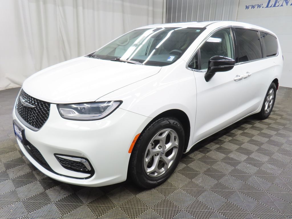 Used 2024 Chrysler Pacifica Limited FWD image 7