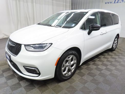 Used 2024 Chrysler Pacifica Limited FWD image 7