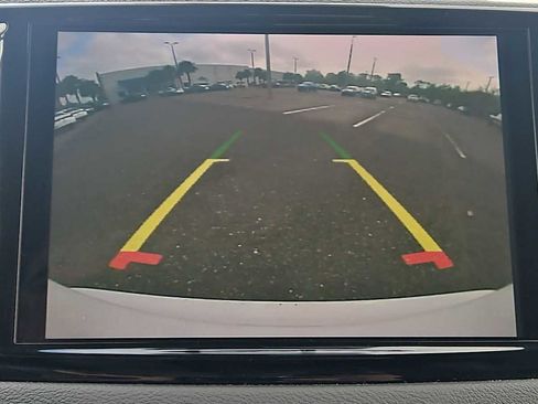 Used 2023 Chrysler Pacifica Touring-L image 11