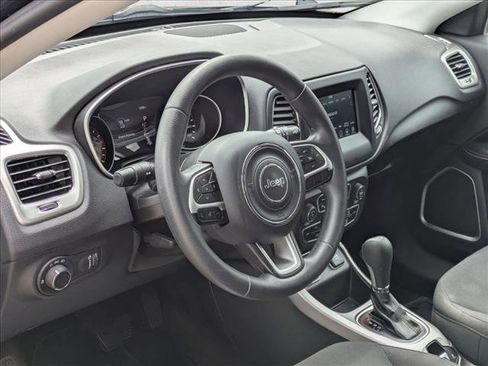 Used 2018 Jeep Compass Sport w/ Tech Group FWD image 11