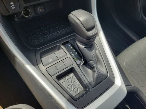Used 2024 Toyota RAV4 XLE FWD image 33