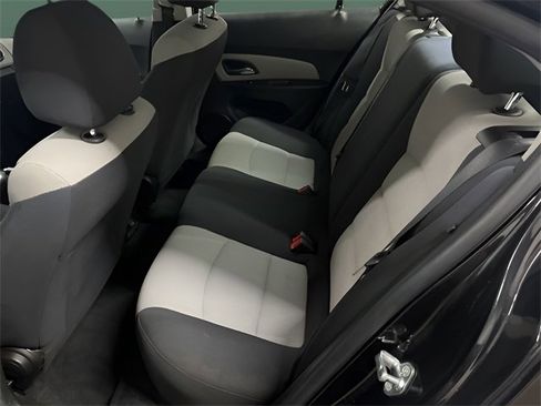 Used 2016 Chevrolet Cruze LS image 8