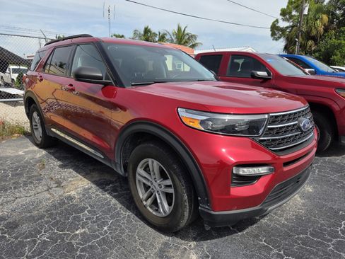 Used 2023 Ford Explorer XLT w/ Equipment Group 202A AWD/4WD image 2