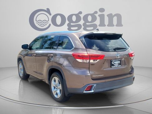 Used 2018 Toyota Highlander Limited FWD image 3